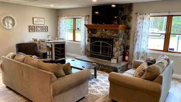 Smart TV, fireplace
