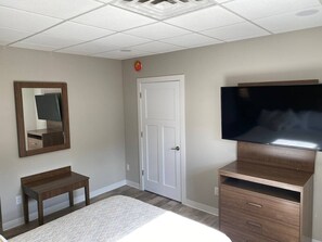 Iron/ironing board, free WiFi, bed sheets - Alpine Lodge-Rome Away From Home-5min Sand Valley (Nekoosa)