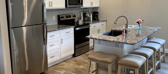 Alpine Lodge-Rome Away From Home- 5 minutes to Sand Valley