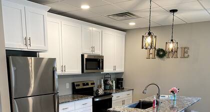 Alpine Lodge-Rome Away From Home- 5 minutes to Sand Valley