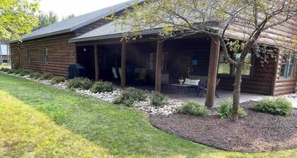Alpine Lodge-Rome Away From Home-5min Sand Valley