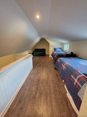 2 Schlafzimmer, Reisekinderbett, kostenloses WLAN, Bettwäsche