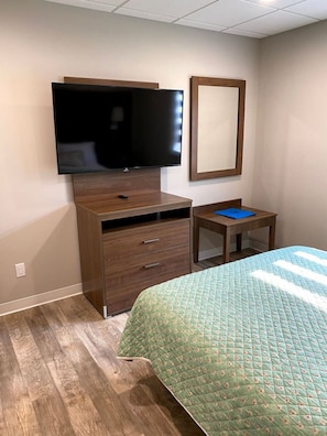 3 bedrooms, iron/ironing board, WiFi (free), bed sheets