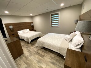 3 bedrooms, iron/ironing board, free WiFi, bed sheets - Fairway Lodge-Rome Away From Home- 5 minutes to Sand Valley (Nekoosa)