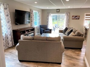 Smart TV, fireplace - Fairway Lodge-Rome Away From Home-5min Sand Valley (Nekoosa)