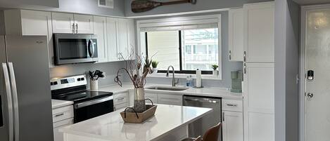 冰箱、微波炉、烤箱、炉灶