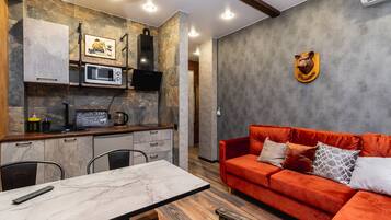 Apartment | Eigene Küche | Kühlschrank, Mikrowelle, Hochstuhl, Kochgeschirr/Geschirr/Besteck