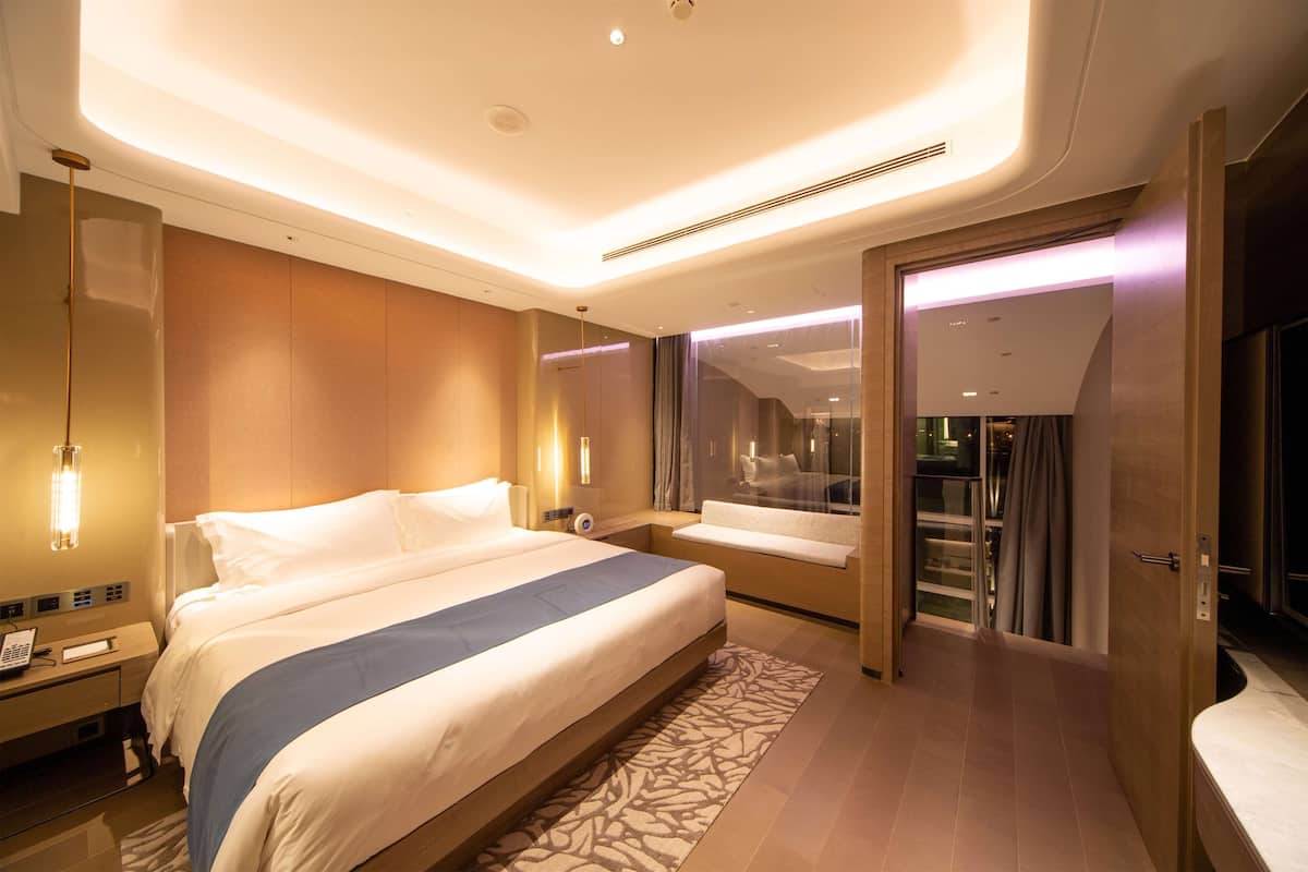 Suite, 1 cama individual, vista al lago (Loft) | Ropa de cama de alta calidad, edredón y artículos del minibar gratis