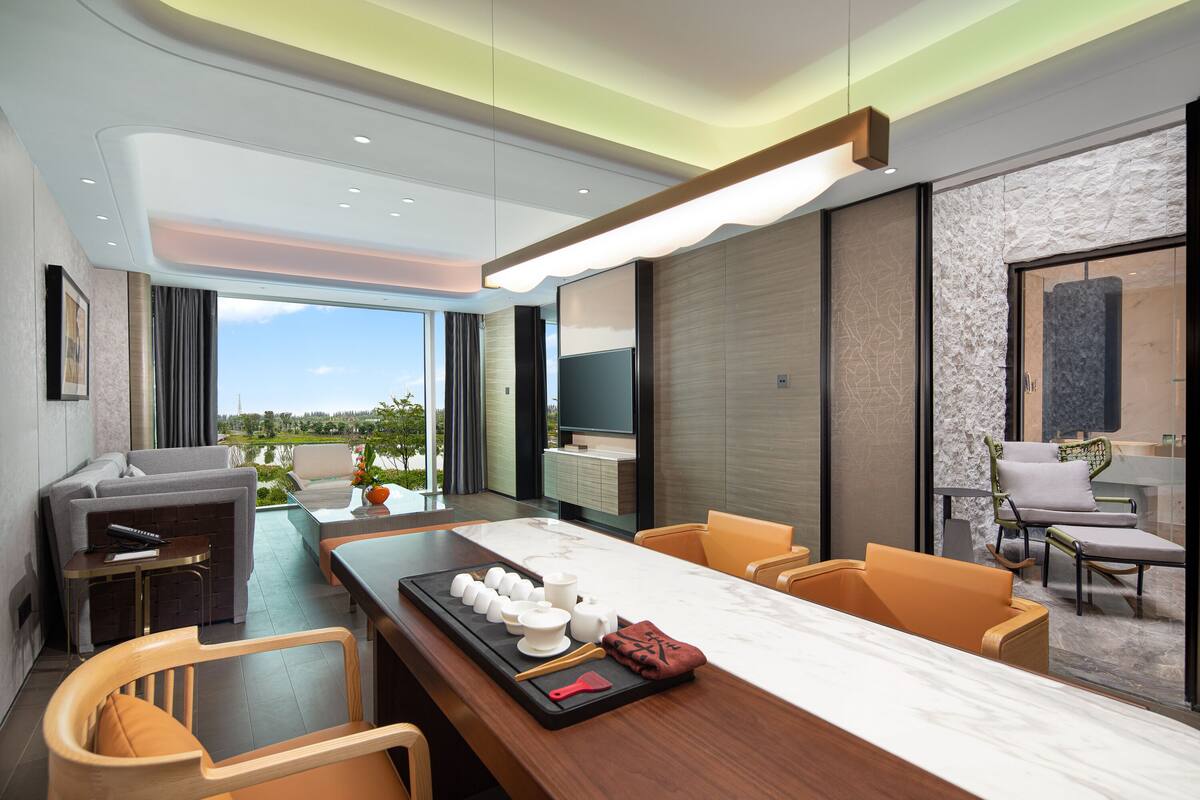 premium bedding, down duvets, free minibar, in-room safe