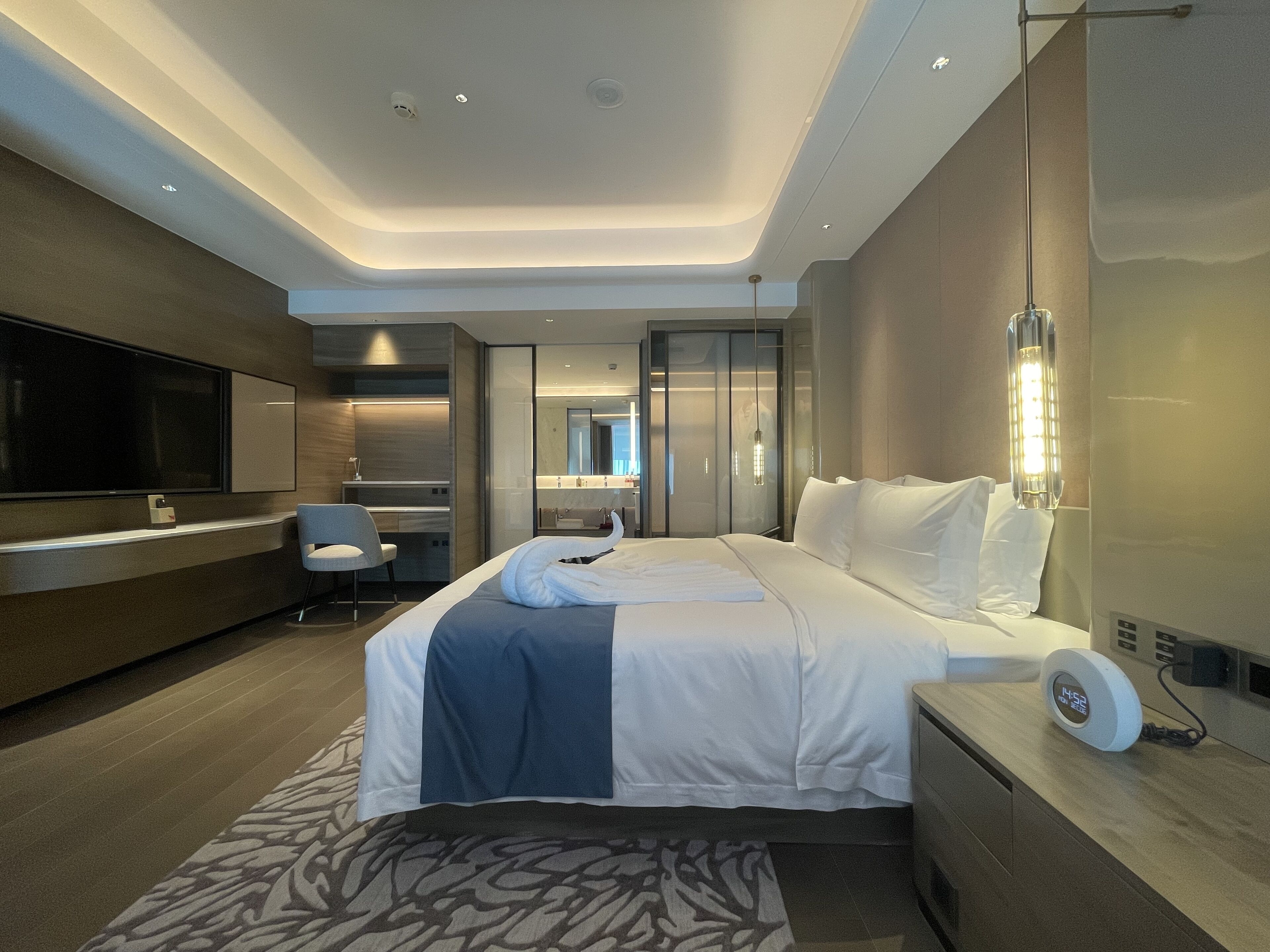 premium bedding, down duvets, free minibar, in-room safe