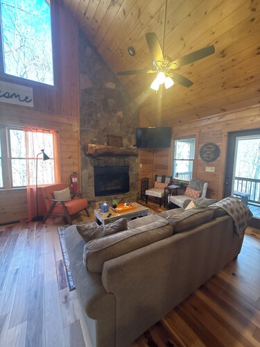 Modern Rustic Luxe mountain “Cabin in The Woods “