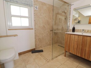 Cottage | Bathroom | Shower - Fron Goch Farm (Abergele)