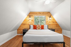 3 bedrooms, iron/ironing board, travel cot, free WiFi - Sweet Pine | Deck + Hot Tub, Cozy Modern Interior | Close to Ski Resort! (Tahoma)