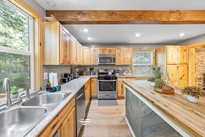 Fridge, microwave, oven, stovetop - Hot Tub + Deck Dining • Mins to State Park Trails + Homewood Ski | Sweet Pine (Tahoma)