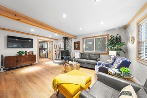 Smart TV, fireplace