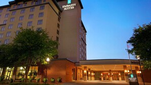Exterior - 2 Connecting Suites at a  Hotel (Lincoln)