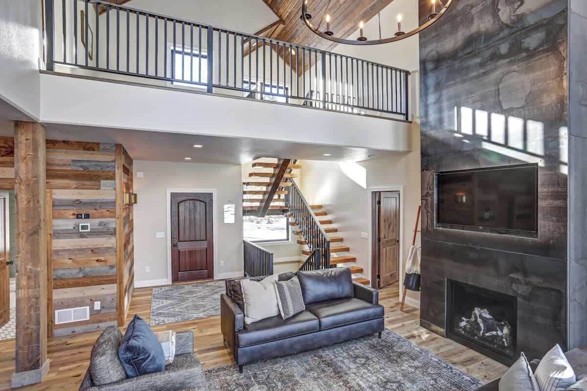 Télévision à écran plat, cheminée