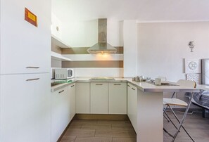 Fridge, microwave, stovetop, electric kettle