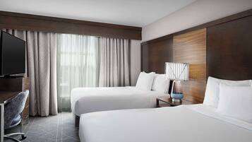 2 bedrooms, desk, iron/ironing board, travel crib