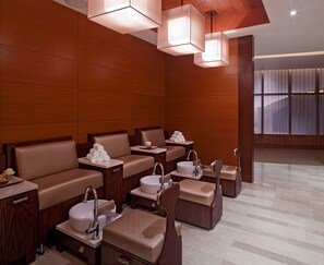 Spa - 2 Connecting Suites at a 4⭐️ Hotel (Seattle)