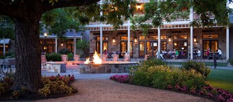 2 Connecting Suites at a 4⭐️ Hotel