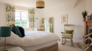 4 bedrooms, desk, iron/ironing board, travel cot