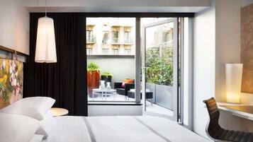 2 bedrooms, iron/ironing board, travel cot, WiFi