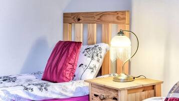 Free WiFi, bed sheets