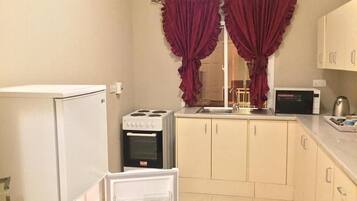 Kjøleskap og mikrobølgeovn