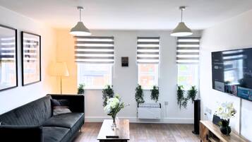 Business Apartment, Private Bathroom, City View (Flat 5 - 104 Tib Street) | Lounge