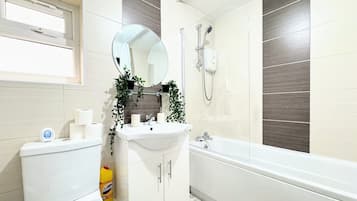 Apartment, Ensuite (Flat 10 - 104 Tib Street) | Bathroom