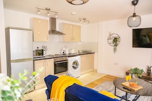 Private kitchen - Manchester Apartments by Bevolve - City Centre (Manchester)