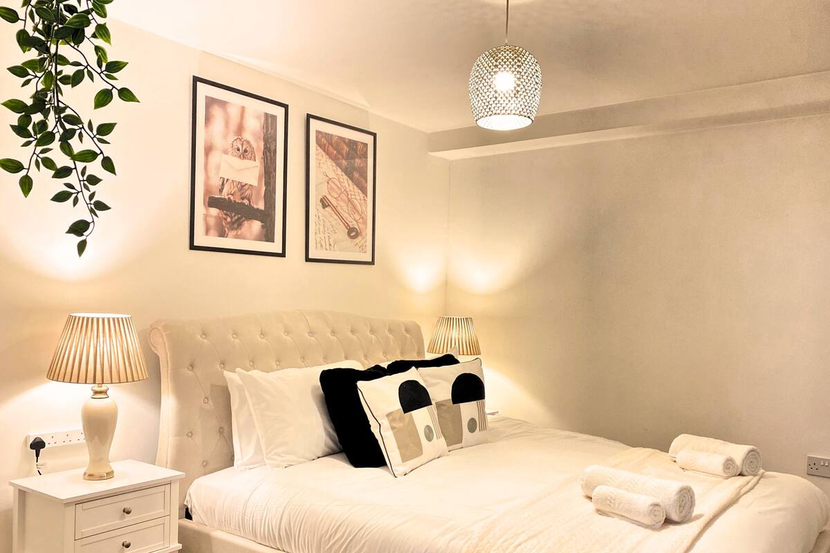 Căn hộ tiện nghi đơn giản, phòng tắm riêng (Flat 8 - 104 Tib Street) | 1 phòng ngủ 