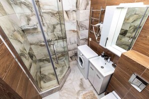 Apartment | Badezimmer | Dusche, Haartrockner, Seife, Shampoo