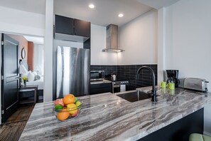 Microonde, lavastoviglie, macchina per tè/caffè, tostapane