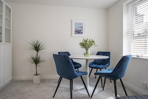 Luxury Apartment, Ensuite (Penleys) | Restaurant