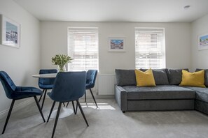 Luxury Apartment, Ensuite (Penleys) | Lounge - Penleys Apartment (York)
