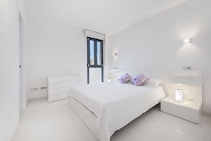 3 bedrooms, in-room safe, iron/ironing board, free WiFi