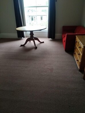 5 bedrooms, desk, free WiFi, bed sheets