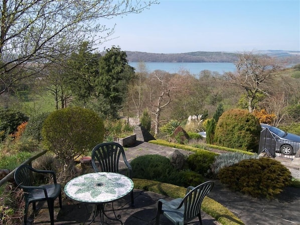 Outdoor dining - Lonsdale -  a house that sleeps 6 guests  in 3 bedrooms (Dalbeattie)