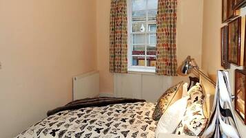 2 bedrooms, internet, bed sheets