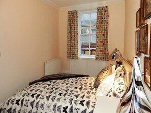 2 bedrooms, internet, bed sheets