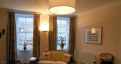 Montrose Apartment - an apartment that sleeps 3 guests in 2 bedrooms