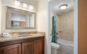 Hair dryer, towels - Peaceful Room with 2 DBL Beds A Short Ride to Theme Parks (Kissimmee)