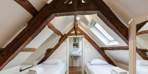 2 bedrooms, travel crib, WiFi, bed sheets