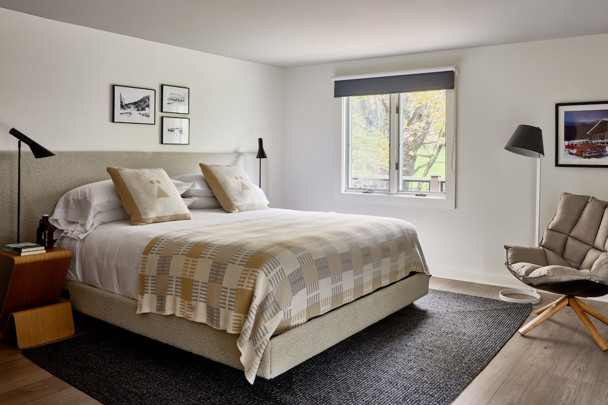 1 bedroom, pillowtop beds, individually decorated, desk