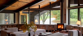 Tälta Lodge, A Bluebird by Lark