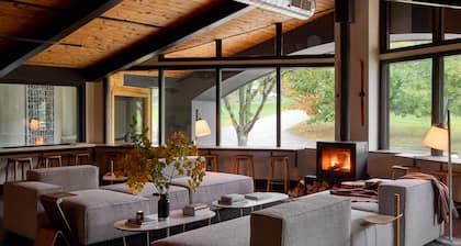 Tälta Lodge, A Bluebird by Lark