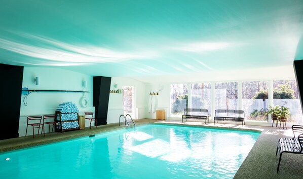 Indoor pool, pool loungers