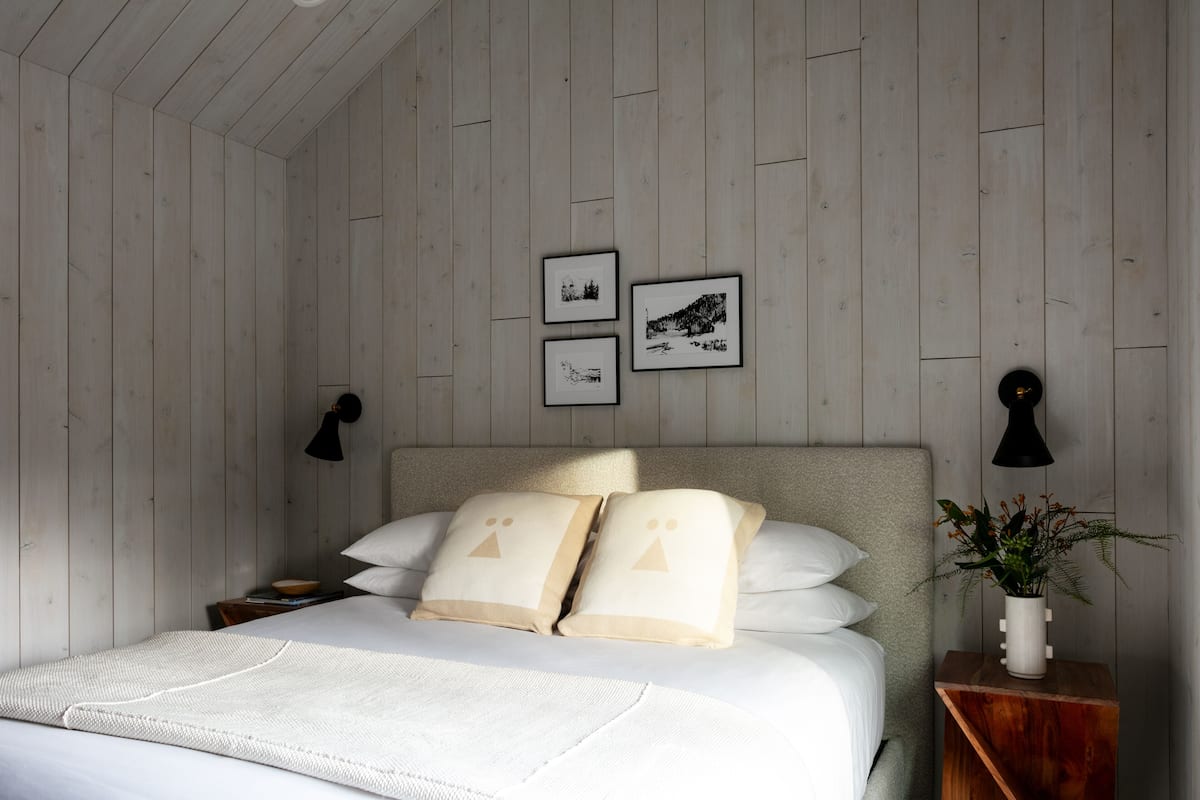 1 bedroom, pillowtop beds, individually decorated, desk